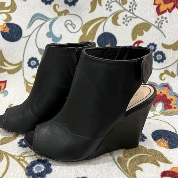 Size 9 Bamboo Peep Toe Wedges - Picture 4 of 6